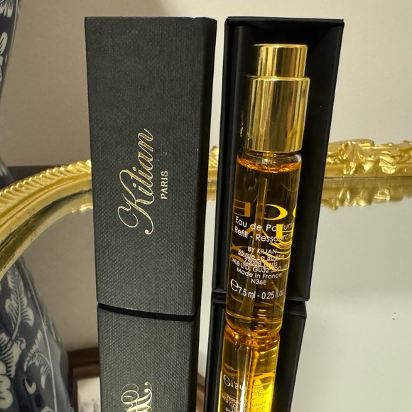 Kilian Paris’ Angels Share perfume travel spray - Picture 2 of 3